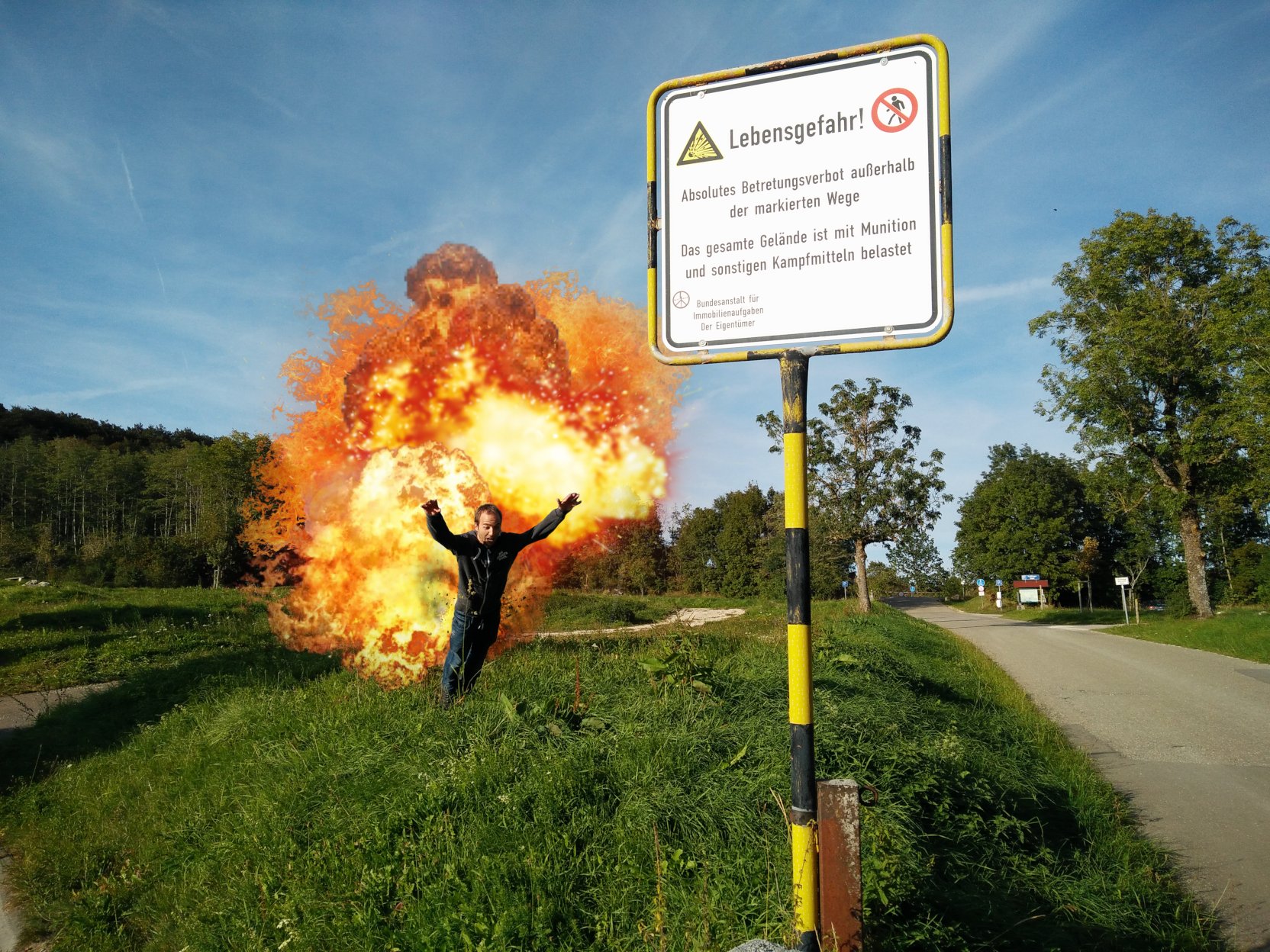 MRude kurz vor Kollision mit Schild